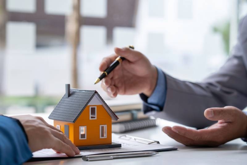 What Qualities Should You Look for in Commercial Leasing Lawyers?